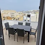 Sky 3 Apartment *