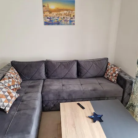 Sky 3 Apartment *
